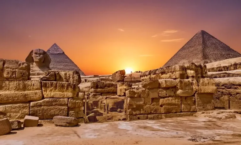 Giza-Pyramids-and-Saqqara-Tour-Pyramids-Sphinx-Tombs