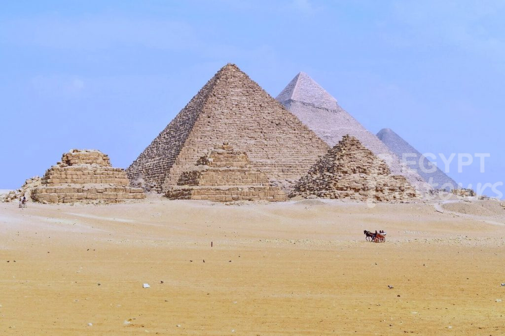 Layover Tour to Pyramids, Sphinx & Egyptian Museum from Cairo Airport