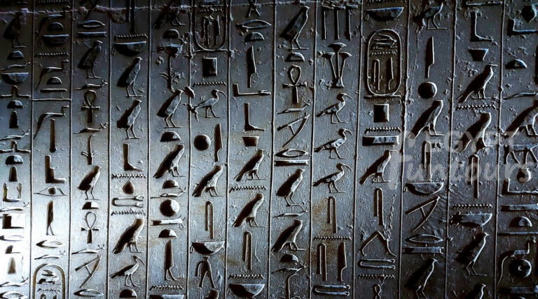 The Pyramid Texts - egypt info tips