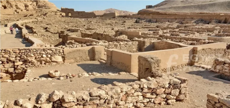 Deir El-Medina; The Secret Village of the Valley of the Kings Artists