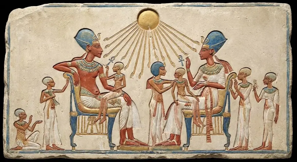 The Royal Family: Nefertiti & Tutankhamun