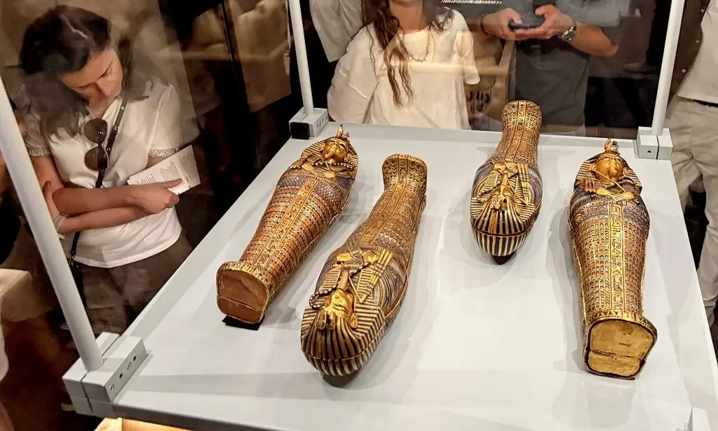 The Wife and the Tiny Coffins - King Tutankhamun
