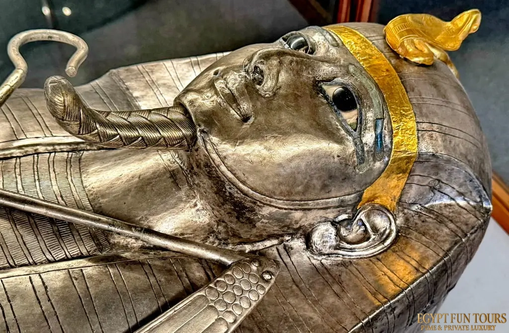 The Essential Cairo Private Day Tour Giza Pyramids, Egyptian Museum & The Bazaar - The Old Egyptian Museum
