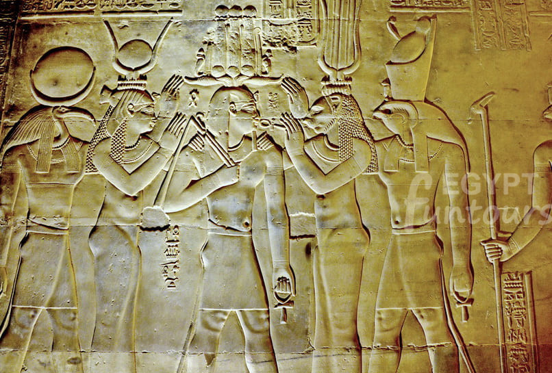 Ancient Deities Possession of Ankh - Ankh, the key of life by the ancient Egyptians - Egypt Fun Tours
