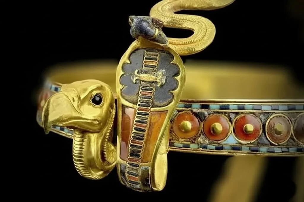 Vulture and cobra snake in the crown of king Tut - Key Roles and Divine Responsibilities