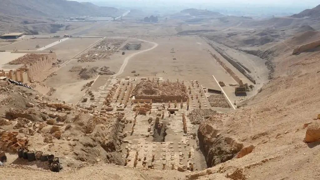Discovery and the Gate of the Horse Bab el-Hosan