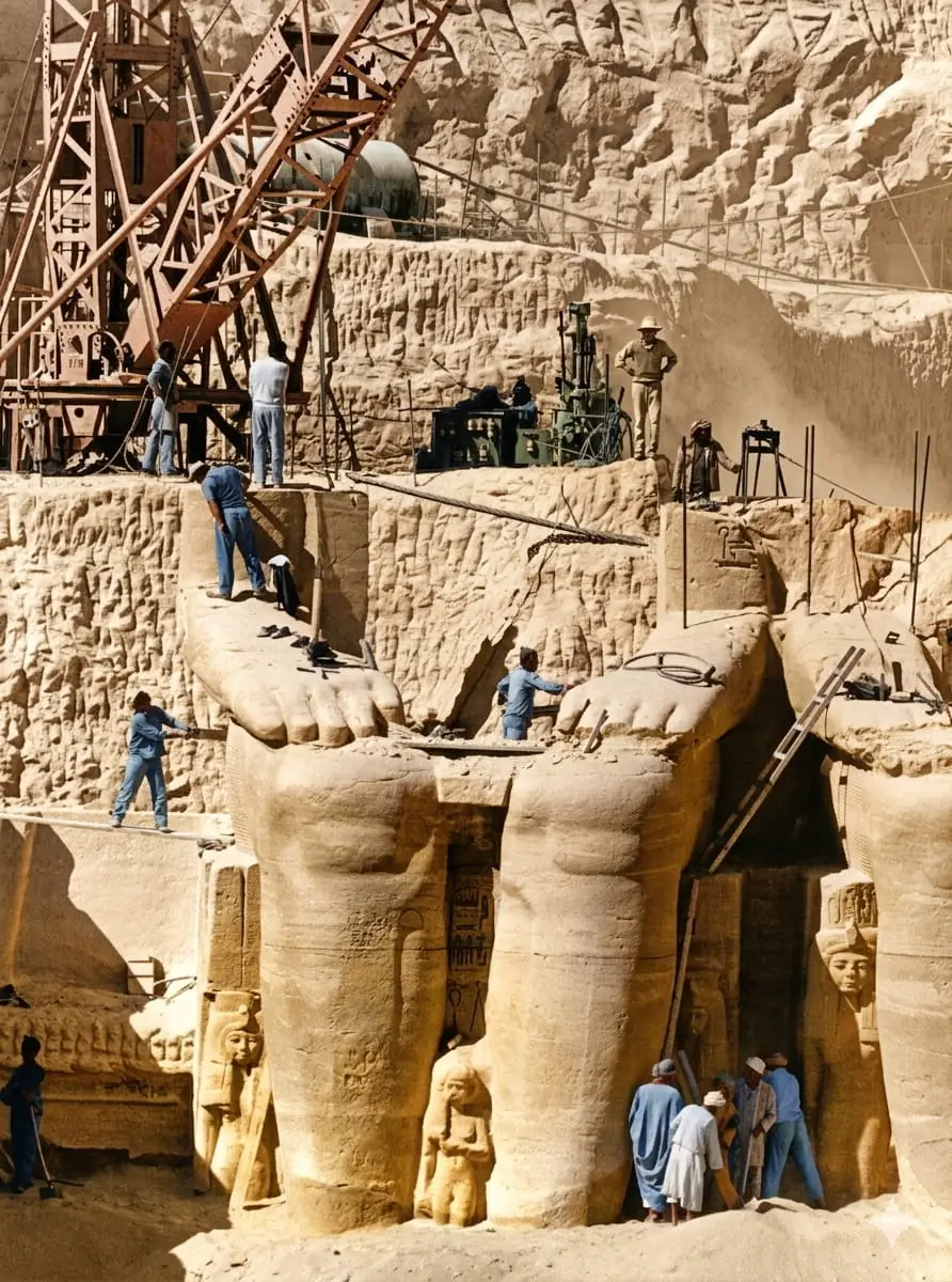 Can visitors see the evidence of the move today