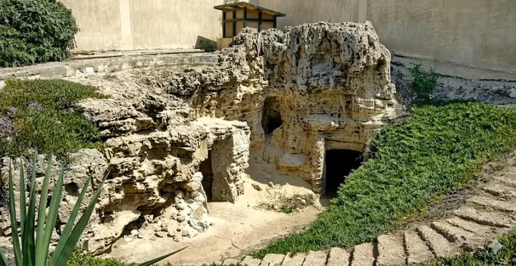 Navigating the Necropolis The Major Chambers