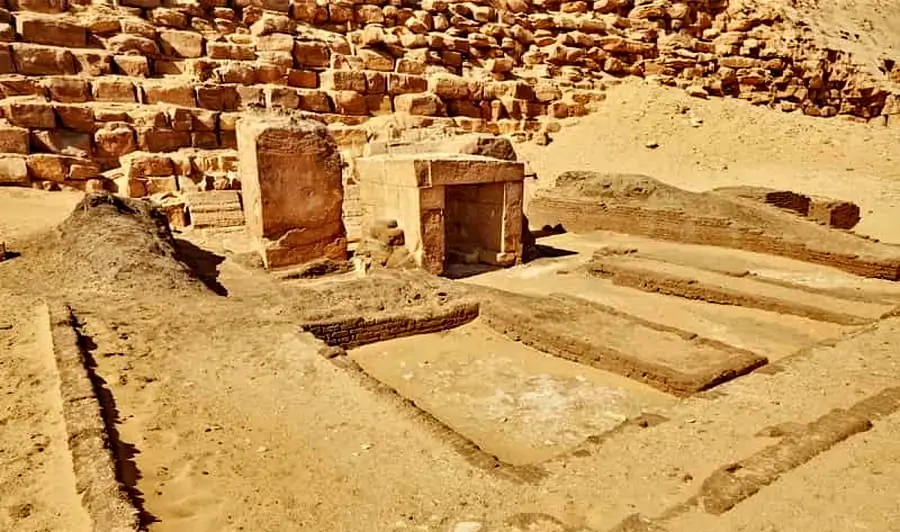 The Valley Temple of the Bent Pyramid
