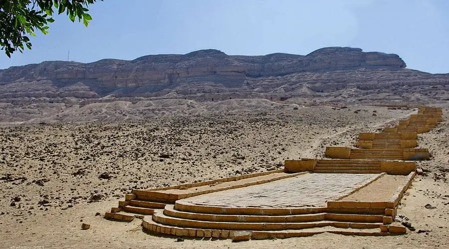 Traveler’s Guide Visiting the Beni Hasan Tombs