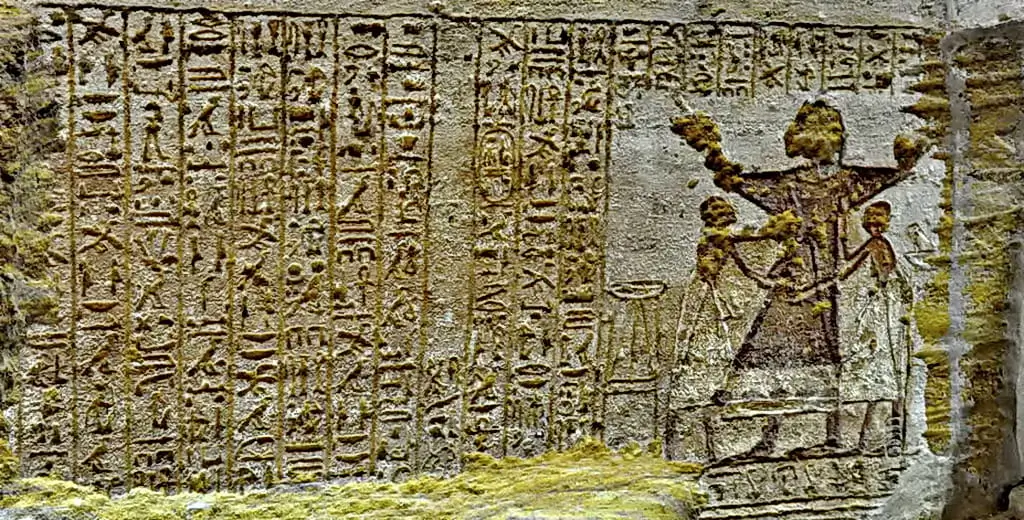 Visitor Guide Tips for Exploring the Tomb