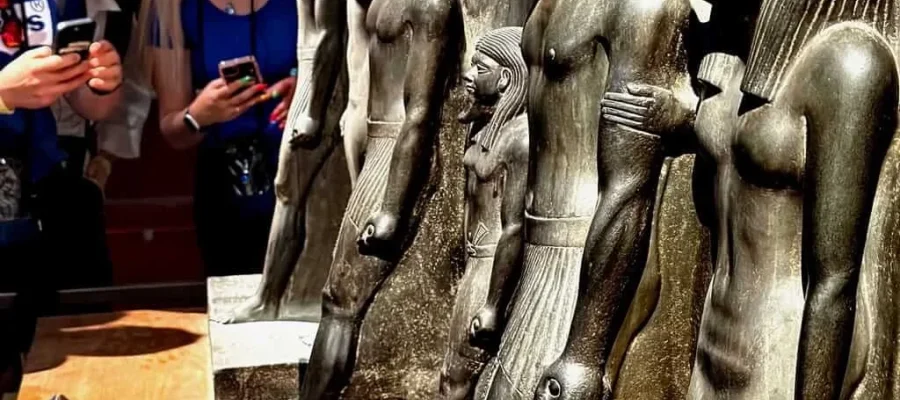 Statue of Menkawre in The Egyptian Museum