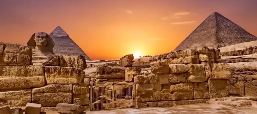 Giza-Pyramids-and-Saqqara-Tour-Pyramids-Sphinx-Tombs