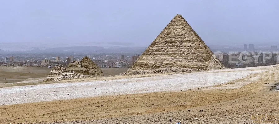 6 Days UNESCO Tour Package - meditation tour - Menkaure Pyramid