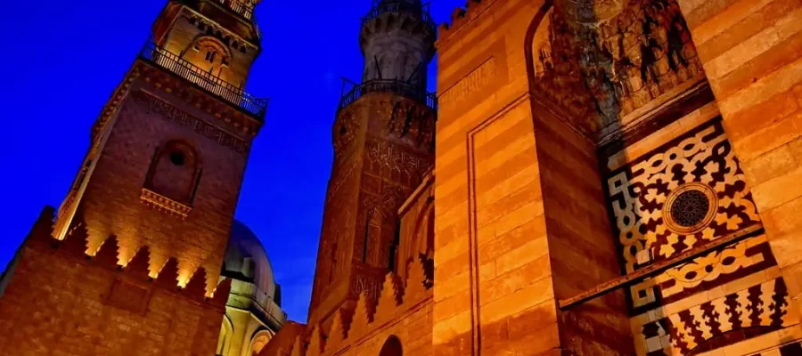 The Essential Cairo Private Day Tour Giza Pyramids, Egyptian Museum & The Bazaar - Islamic Cairo