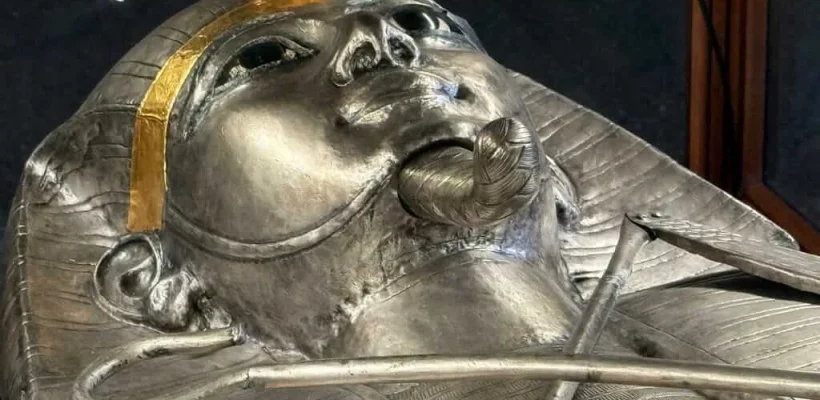 The Silver Coffin of the silver Pharaoh