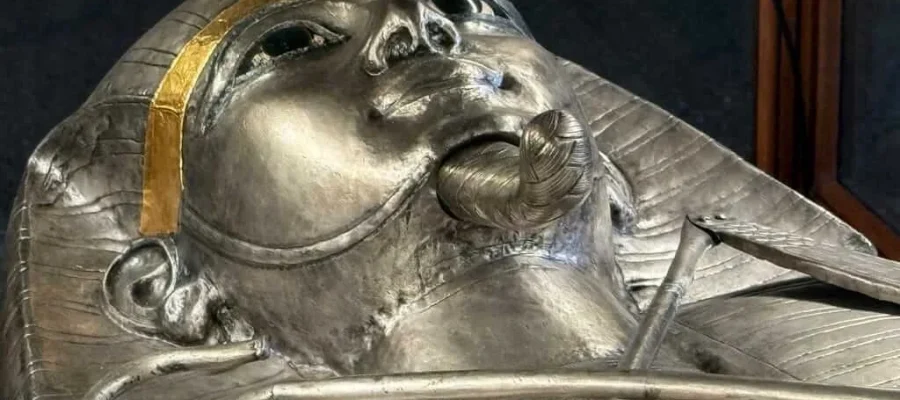 The Silver Coffin of the silver Pharaoh