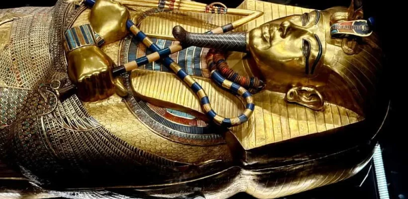 The Ultimate Cairo Stopover Tour; Pyramids of Giza, the Grand Egyptian Museum, and Khan el-Khalili - King Tut's golden coffin