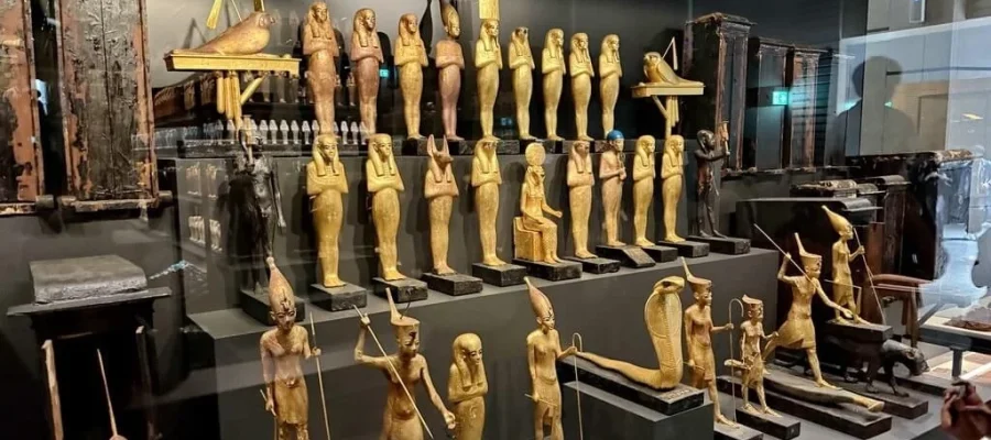 Tutankhamun Statues in The GEM