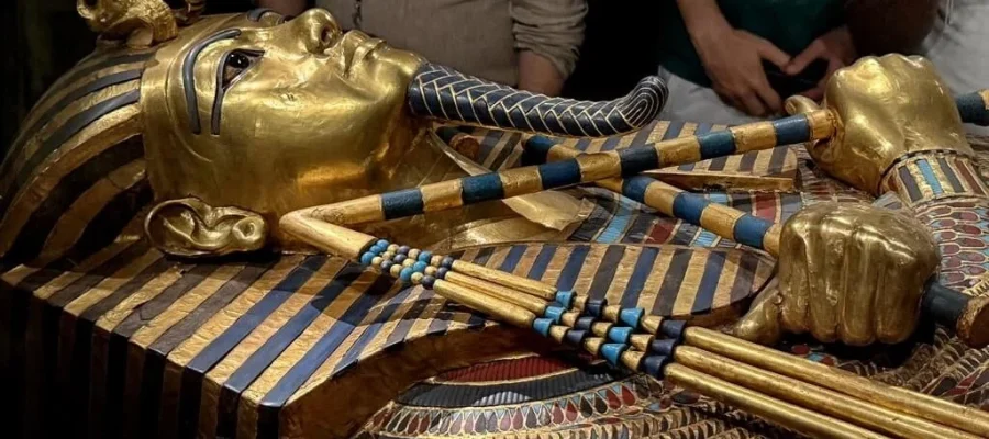 Tutankhamun golden cofin